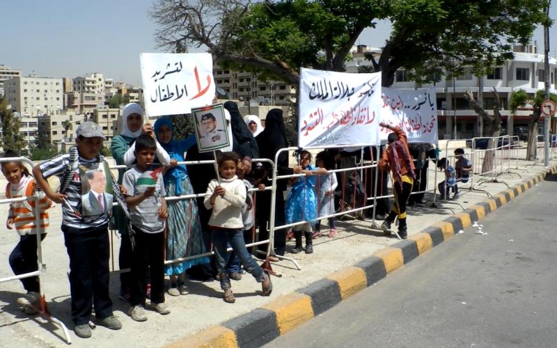 أهالي وادي عبدون يعتصمون أمام مجلس النواب- صور 