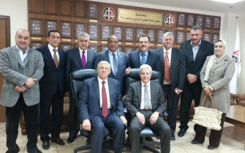 بحث آليات ملاحقة إسرائيل قانونيا بتعاملها مع الأسرى