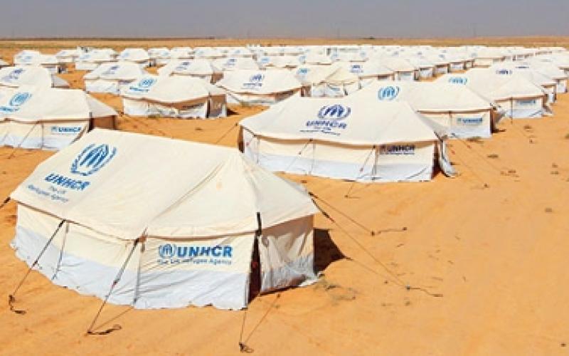 إحاطة الزعتري بساتر ترابي 