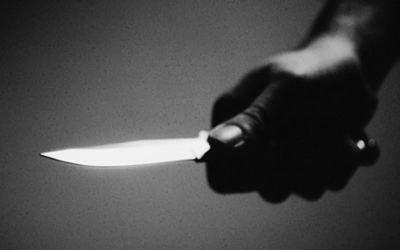 العثور على فتاة مطعونة في الرصيفة