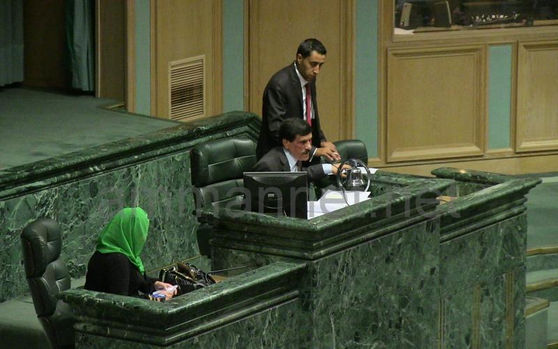 النواب يعرفون الكسب غير المشروع ويؤجلون البت بالمشمولين-فيديو