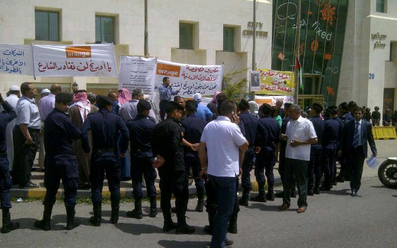 معتصمو أورانج يحذرون من "الاستعمار الفرنسي"- فيديو 