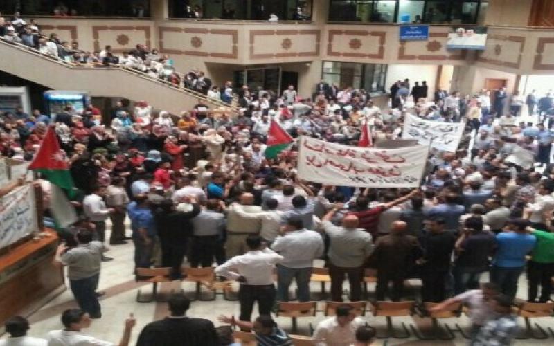 موظفو العدل يعلنون استقبال معاملات عدم المحكومية واخلاء السبيل