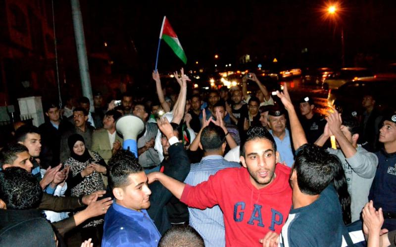 تجدد الاعتصام أمام السفارة الإسرائيلية للمطالبة بطرد السفير- صور