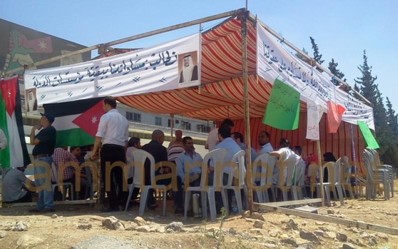 معتصمو الاستهلاكية يفيدون بتعرضهم للتهديد والمؤسسة تنفي