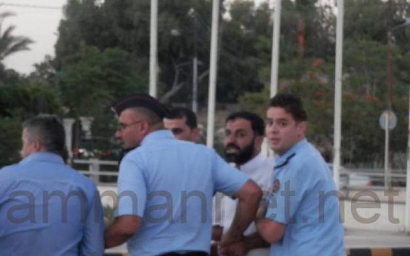 محاولة اعتقال الناشط باسم الروابدة بعد اعتصام أمام الرئاسة- عدسة ريماز موسى