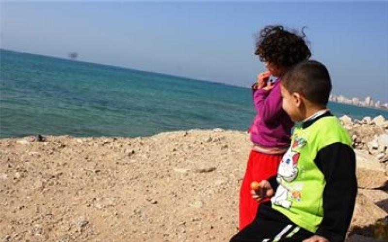 5.3 مليون- اللاجئون مجتمع فتي تنخفض في أوساطهم الأميّة