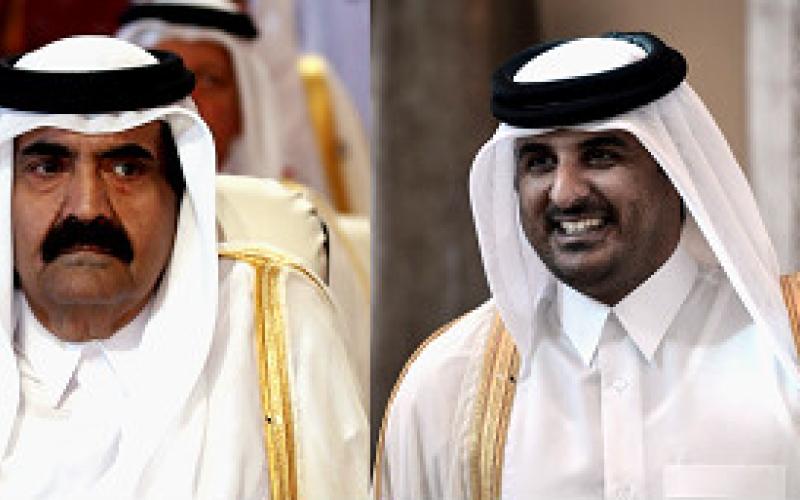 أمير قطر حمد بن خليفة يسلم السلطة إلى ولي العهد تميم بن حمد آل ثاني