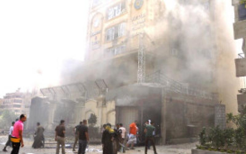 مصر تترقب انتهاء مهلة الجيش في ظل تمسك مرسي بـ "الشرعية"