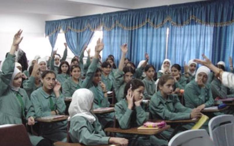 المرشدة..صمام أمان للطالبات في سن المراهقة