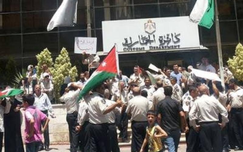 قطاعات تجارية تتخوف من تبعات اضرب الجمارك