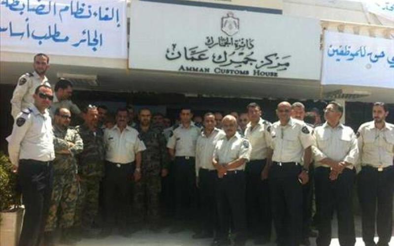 متضررون من إضراب الجمارك يتجهون للمطالبة بتعويضات