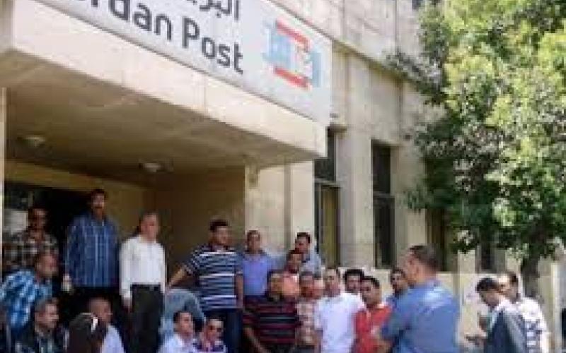 موظفو التنمية الاجتماعية يعلقون الاضراب والبريد يستأنفونه