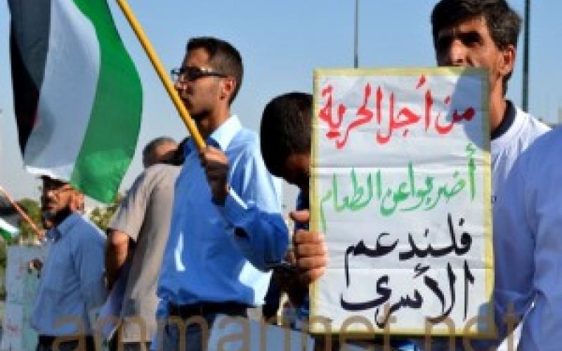 الأسرى الأردنيون يعلّقون إضرابهم عن الطعام 