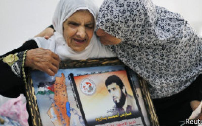 نقل سجناء فلسطينيين تمهيدا لإطلاق سراحهم