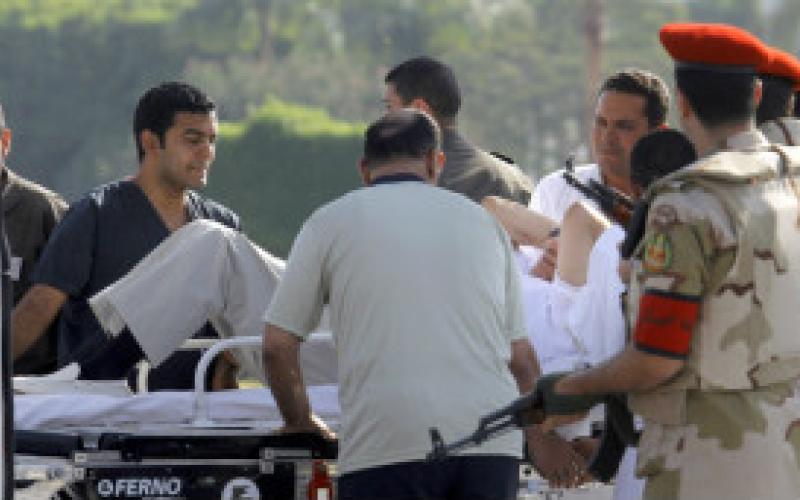 مصر: محاكمة مبارك وتأجيل محاكمة قادة الإخوان المسلمين