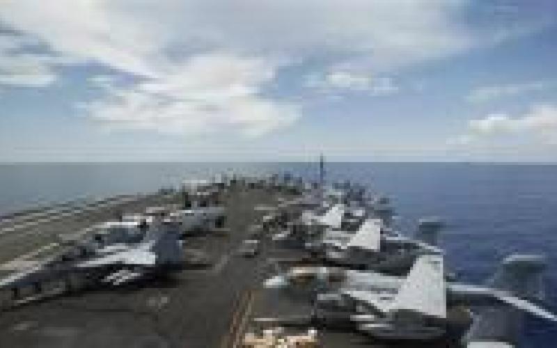 حاملة طائرات أمريكية تدخل البحر الأحمر