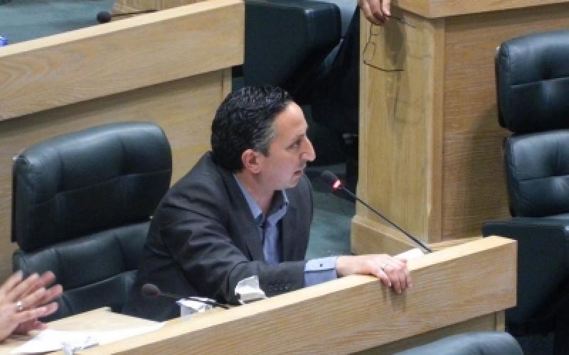 النائب أبو رمان يغضب السرور بكلمة لم تعرف- فيديو