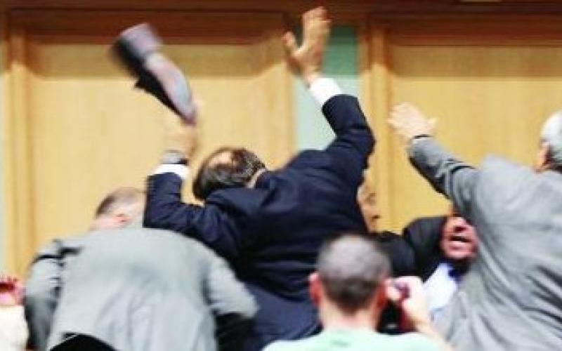 مجلس نواب استثنائي !!