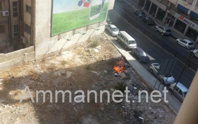 لا يزال عمال الوطن يحرقون القمامة رغم تعهد أمين عمان عقل بلتاجي بالعمل على ملف البيئة (وادي صقرة بتاريخ 1- 10-2013) تصوير داود كتاب