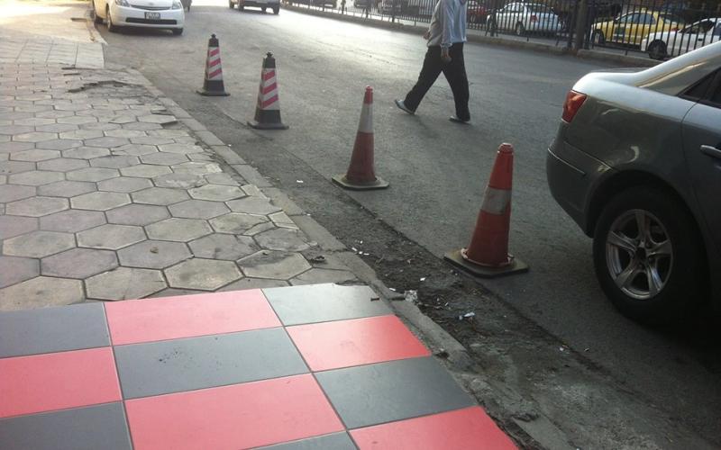 محلات تعتدي على الطرق العامة- تصوير محمد شما