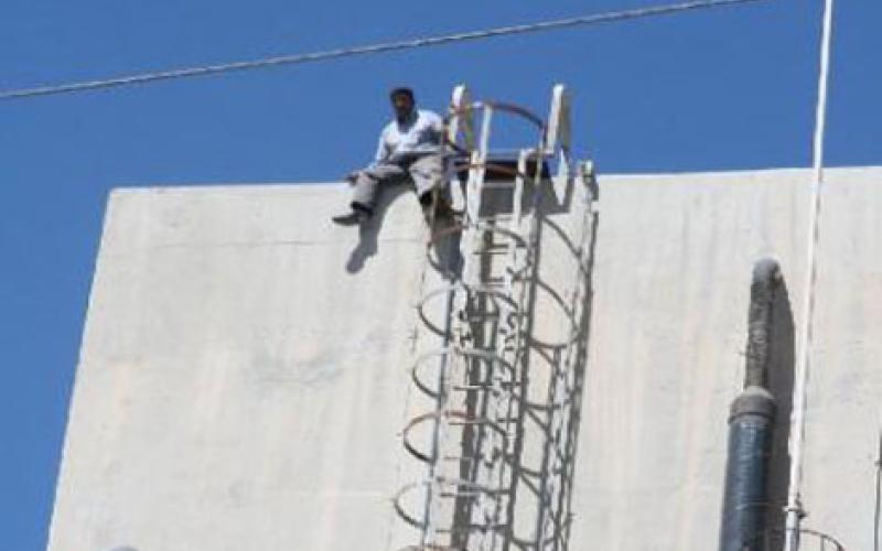 العقبة: 4 متعطلين يهددون بالانتحار للمطالبة بوظائف