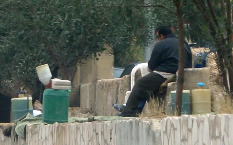 البنزين المهرب: مكاسب سريعة للبائعين وأضرار بالغة للمستخدمين 