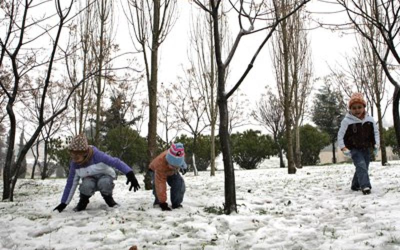 أطفال عمان في الثلج