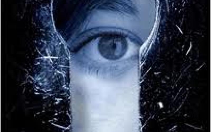 نظرات الفضوليين: اهتمام زائد ينتهك الخصوصية