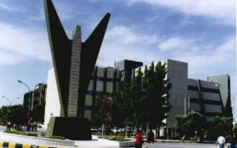 أسلحة نارية وزجاجات حارقة في "اليرموك"