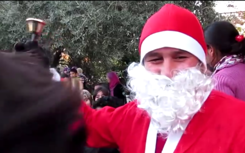 حملة لتوزيع الهدايا على الأطفال السوريين في المحافظات-فيديو