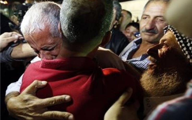 نقل الأسرى المقرر الإفراج عنهم إلى عوفر