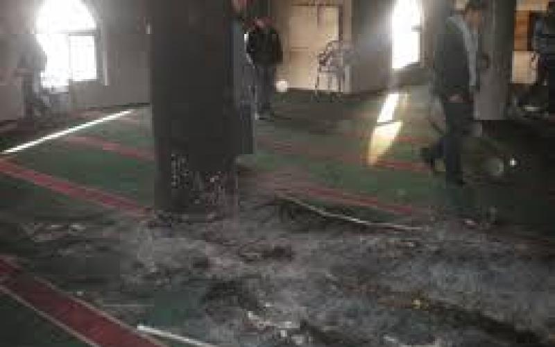 إضرام نار ببوابة مسجد شرقي قلقيلية