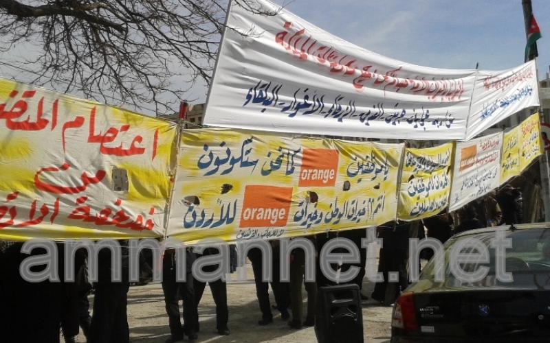 اورانج: لا حقوق للمتقاعدين من الشركة..والمتضررون يعتصمون