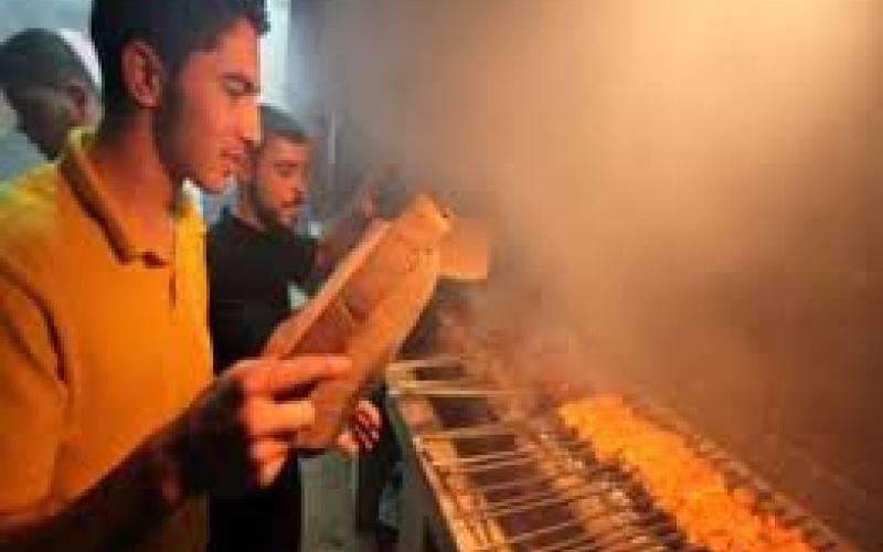 نقدم تنازلات عن حقوقنا العمالية لتحصيل الرزق