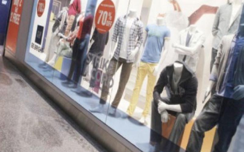 تراجع الإقبال على الألبسة رغم التنزيلات