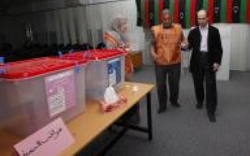 ليبيا: انتخاب لجنة الدستور وسط تفجيرات