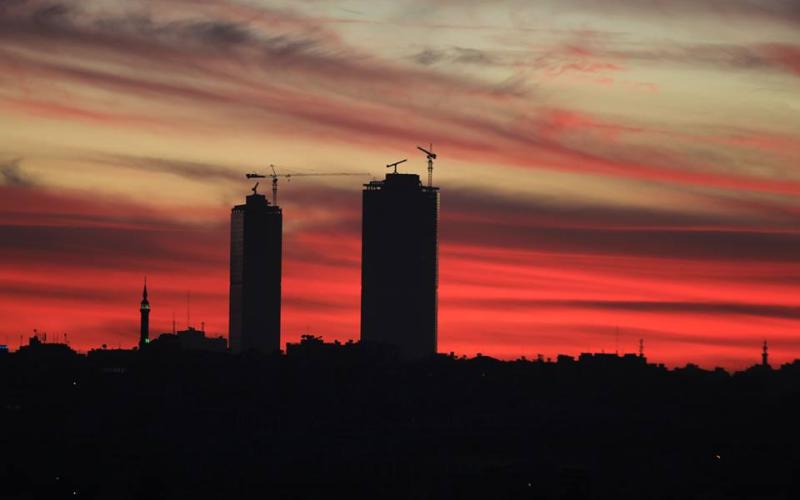 ابراج السادس وقت الغروب- تصوير سهم الربابعة