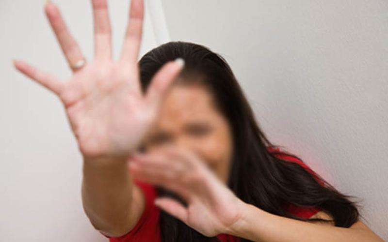 أب يغتصب ابنته وتنجب سفاحاً من أخيها