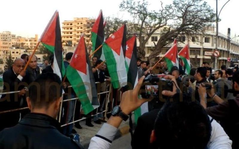 انتقال إحياء "24 آذار" إلى دوار فراس- عدسة أحمد أبو حمد