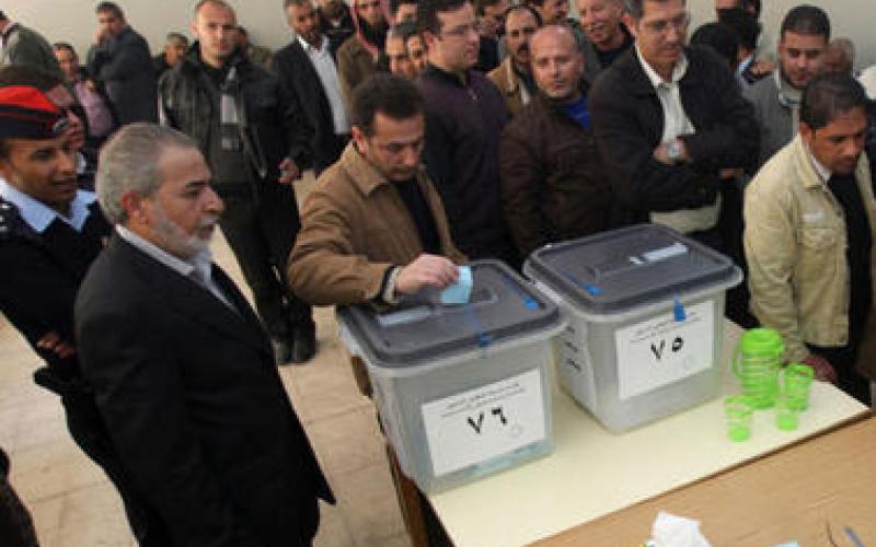 إغلاق صناديق اقتراع مركزية المعلمين بنسبة 68.5%