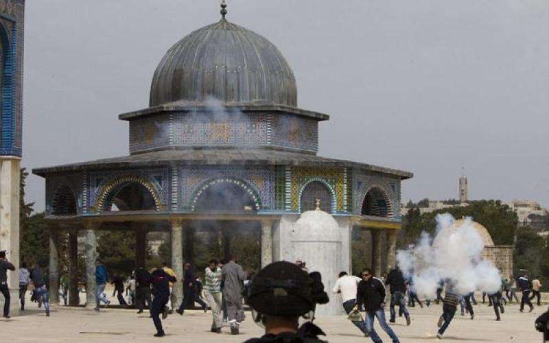 مسؤول إسرائيلي ومستوطنون يقتحمون المسجد الأقصى