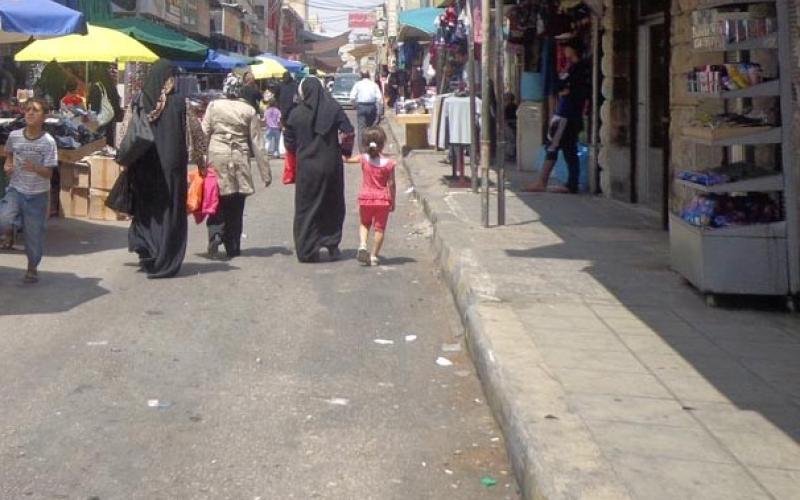 الأمانة تدعو للالتزام بنظام الأرصفة الجديد