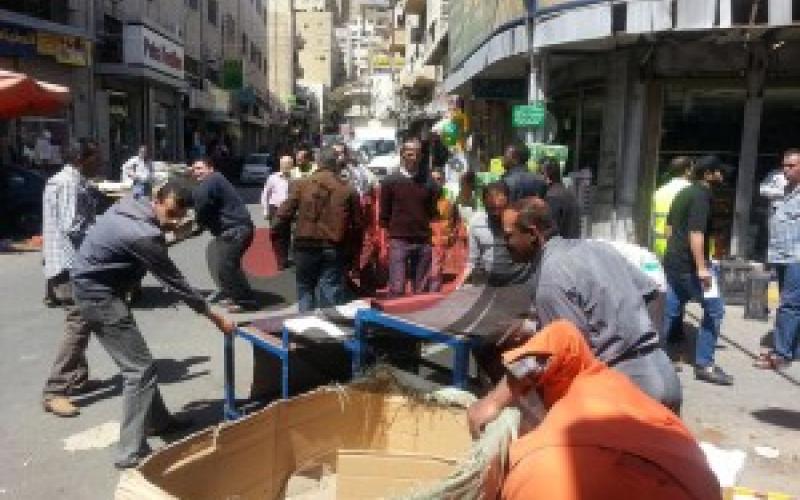 حملة مكثفة لإزالة البسطات مع اقتراب زيارة البابا