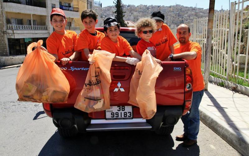 حملة بعنوان "البلد نظيفة بأهلها"اطلقها شبان لتنظيف عمّان 