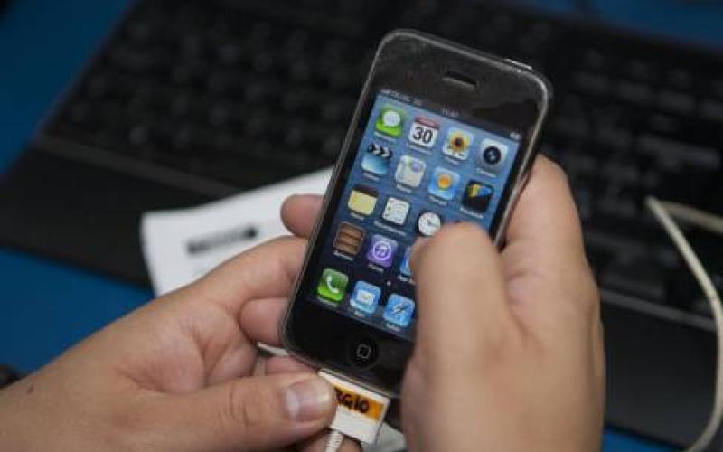 الهاتف النقال في المدرسة.. بين الضرورة واساءة الاستخدام