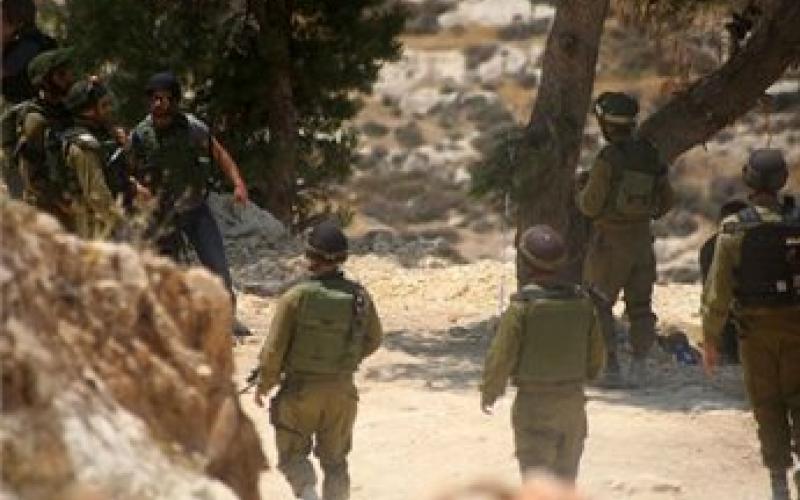 الاحتلال يشدد الخناق على الخليل ويشن حملة اعتقالات