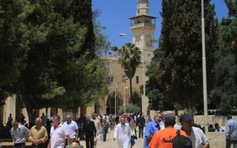 الاحتلال الإسرائيلي يحرم الآلاف من أداء صلاة الجمعة اليتيمة في الأقصى