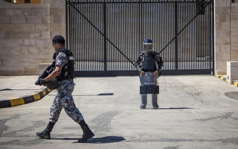 اصابة دركي عن طريق "الخطأ" أمام السفارة الأميركية