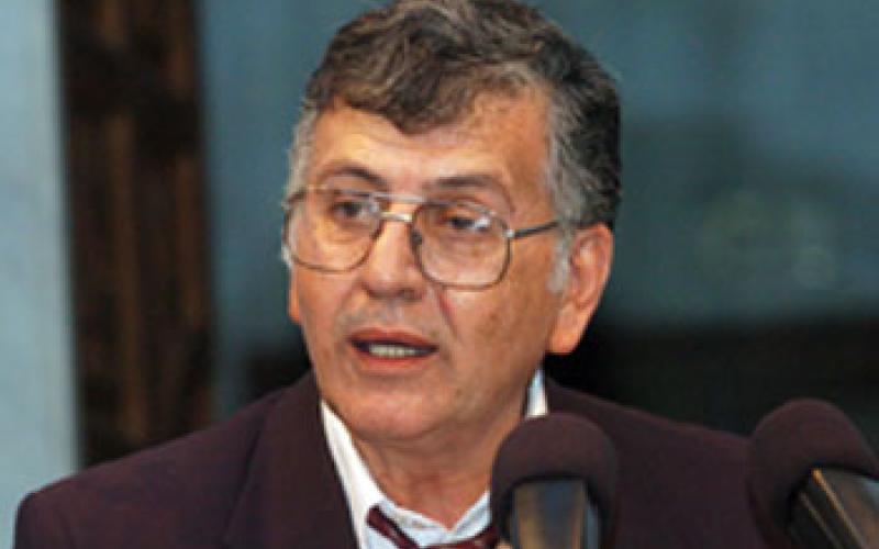 الزرقاء تنعى ابنها سميح القاسم "شاعر الثورة والمقاومة"